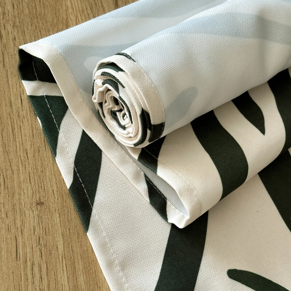 Table Runner Modern Abstract Green / Beige
