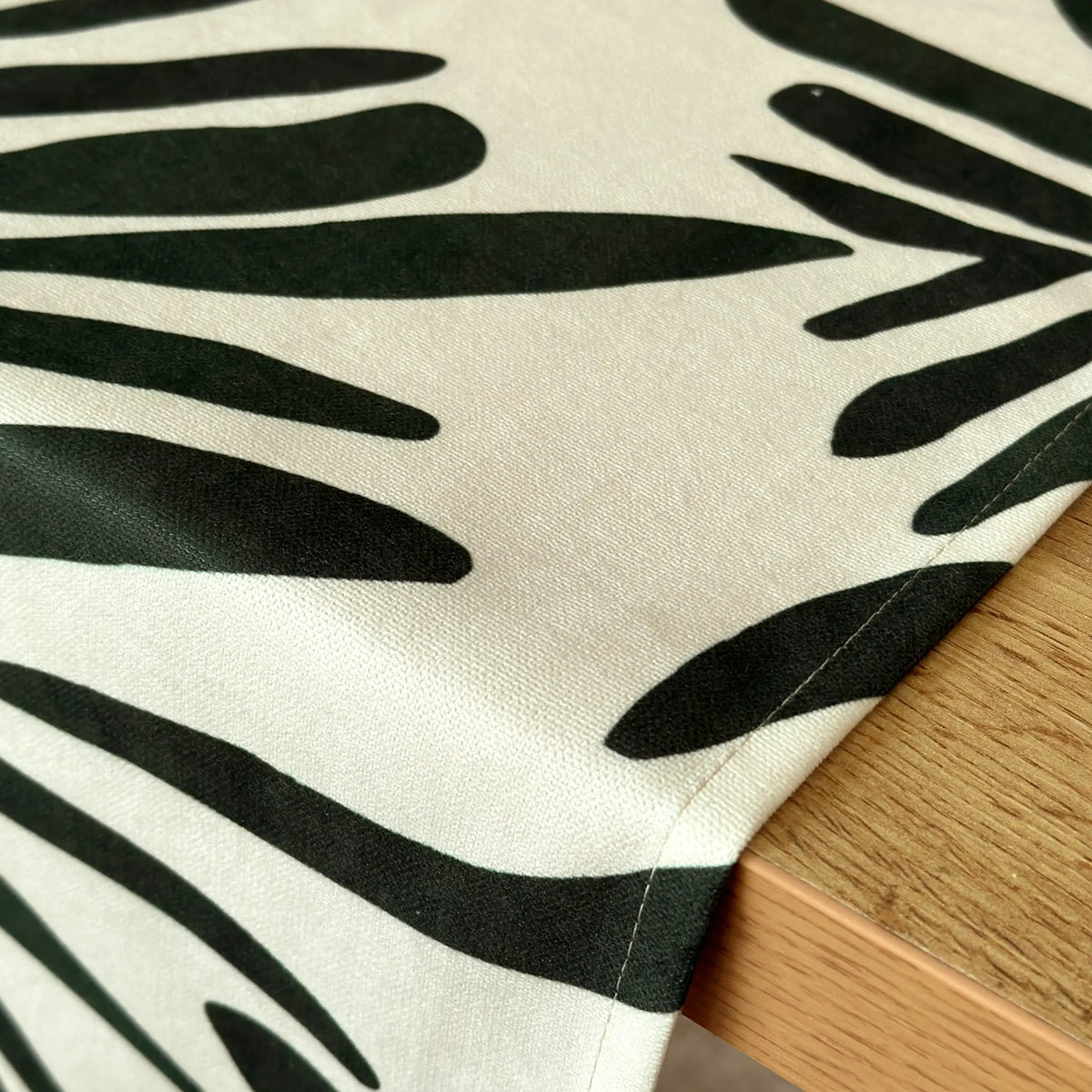 Table Runner Modern Abstract Green / Beige