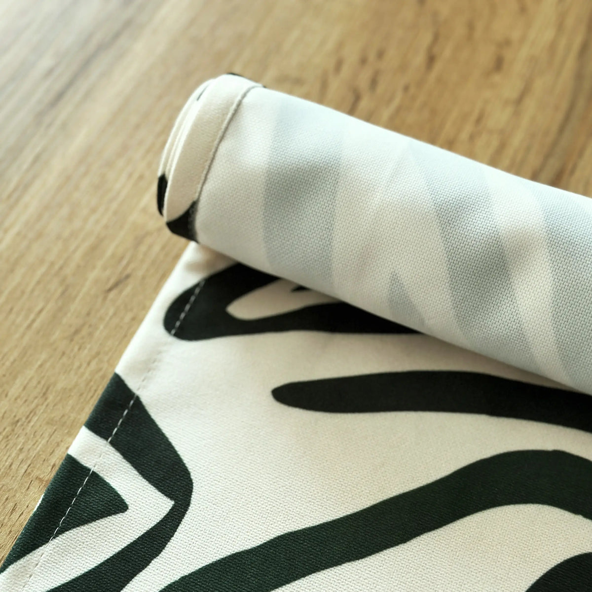 Table Runner Modern Abstract Green / Beige