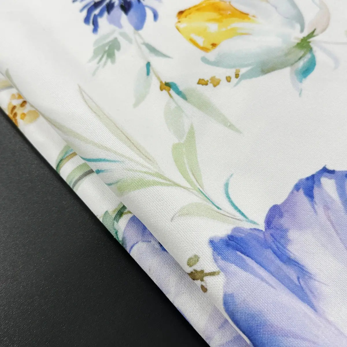 Table Runner's fabric with blue flowers
