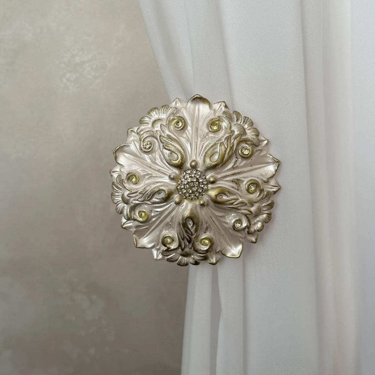 Wall Curtain Hook Round in Moroccan Style Ancient white