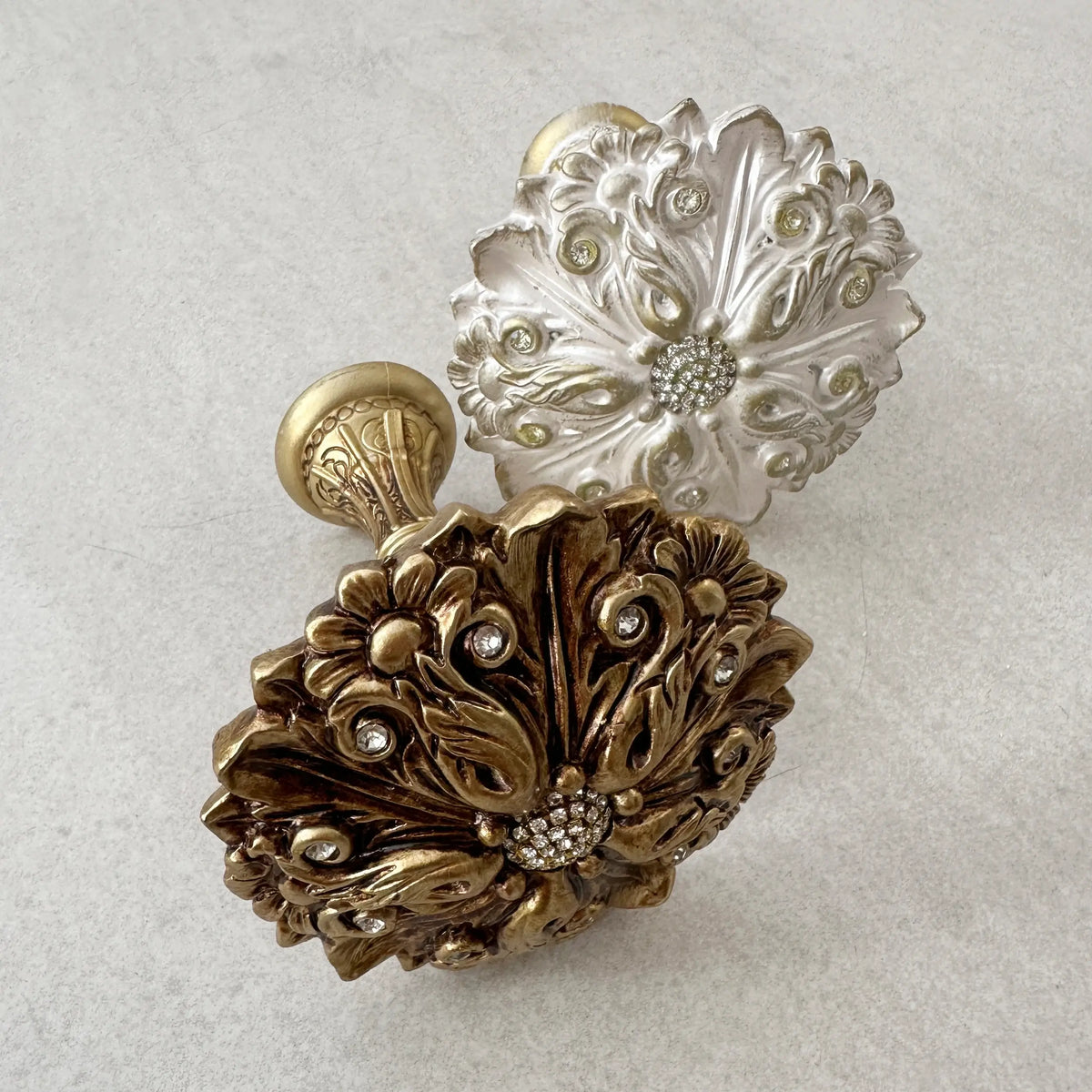 Wall Curtain Hook Round in Moroccan Style white and gold