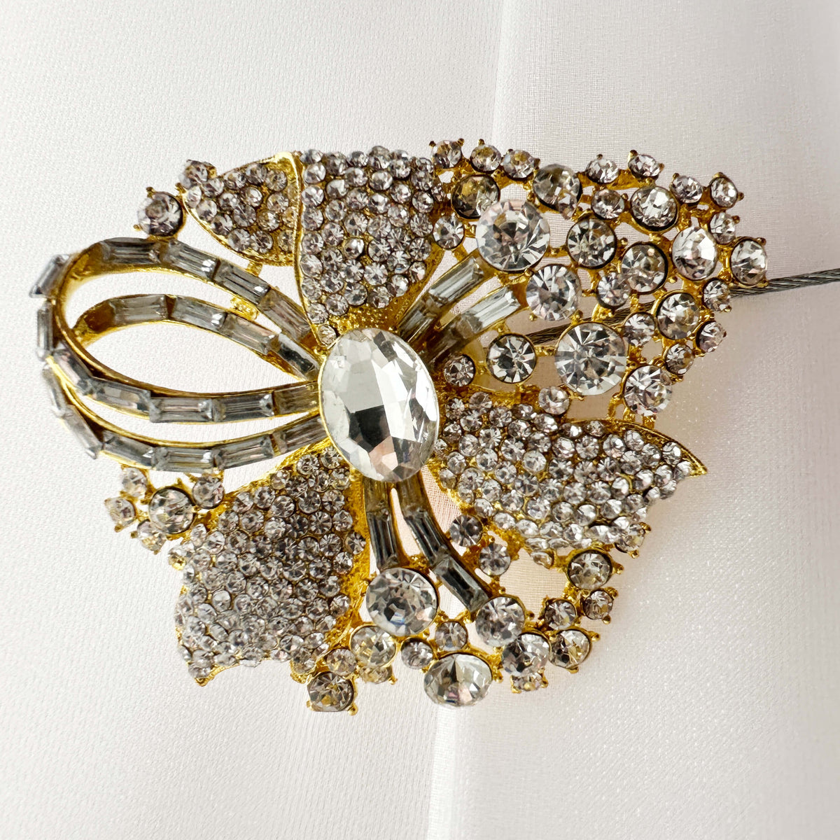 Curtain Tieback Bow with Rhinestones, Golden Magnet Holdback