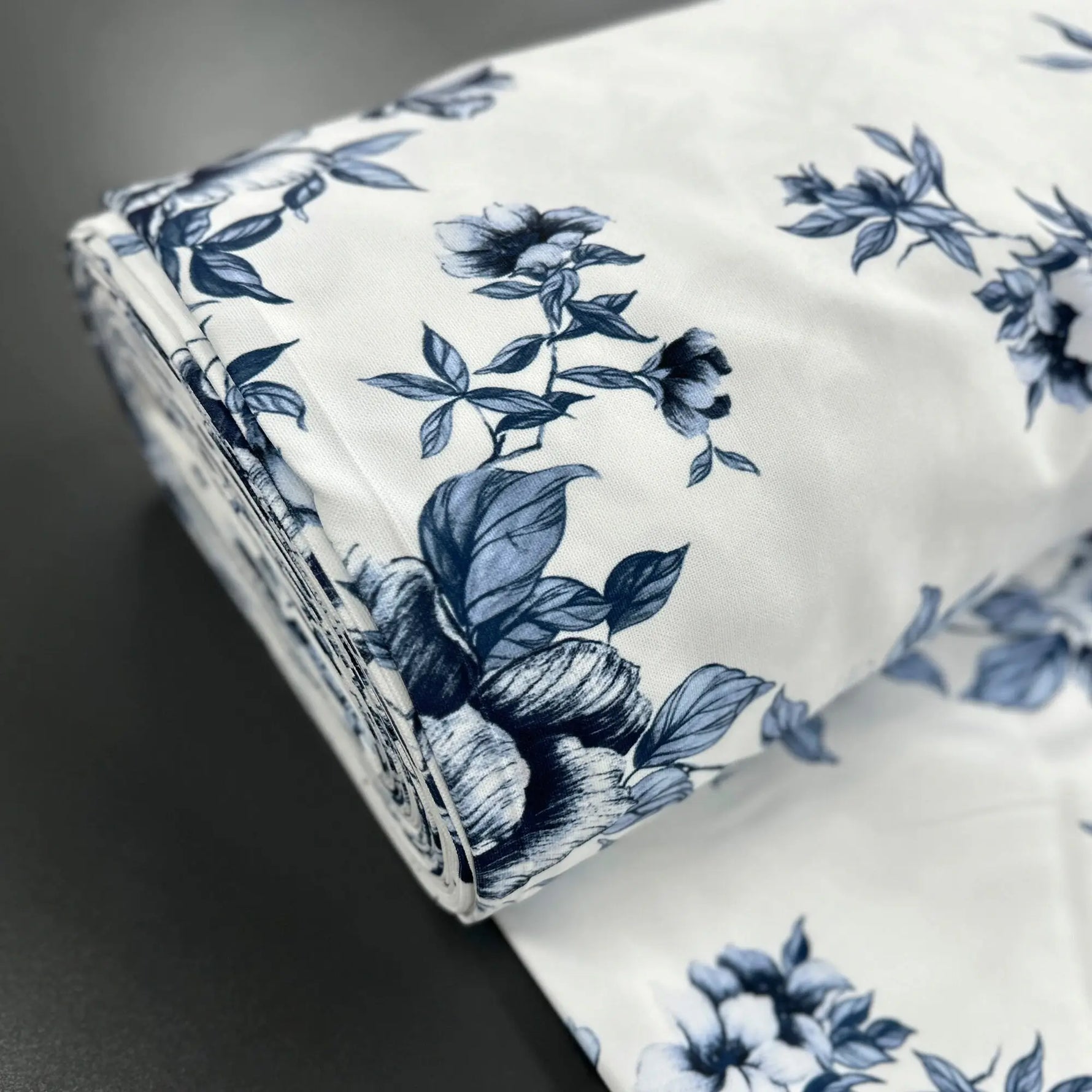 fabric roll for Curtains Maiolica Style with Blue Floral Toile Pattern, Chinoiserie Rose 