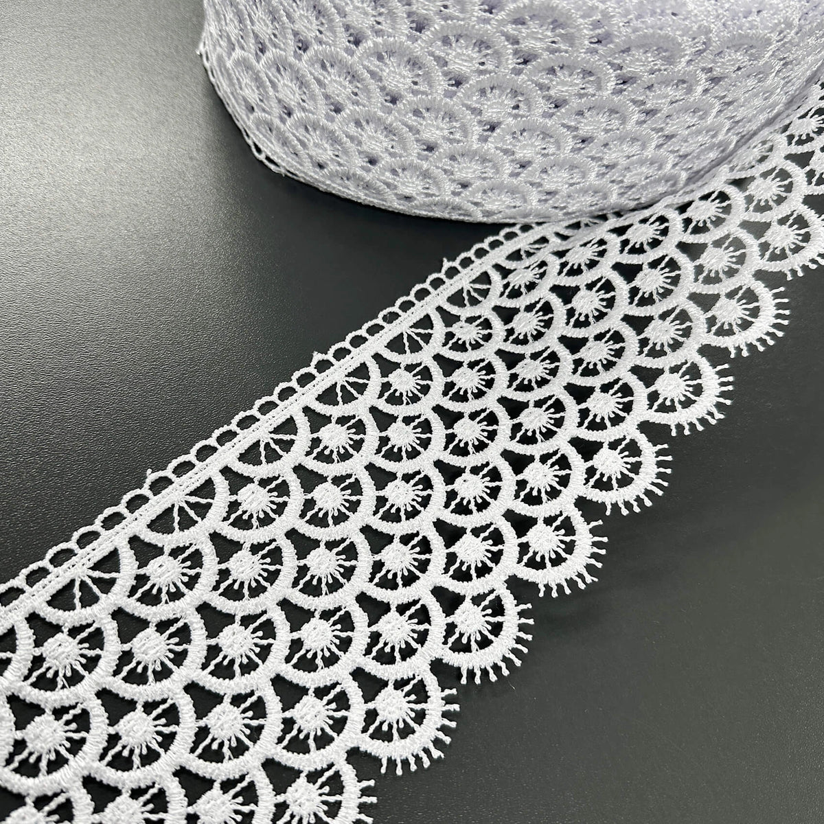 Lace Trim Scale-Shaped Scalloped White