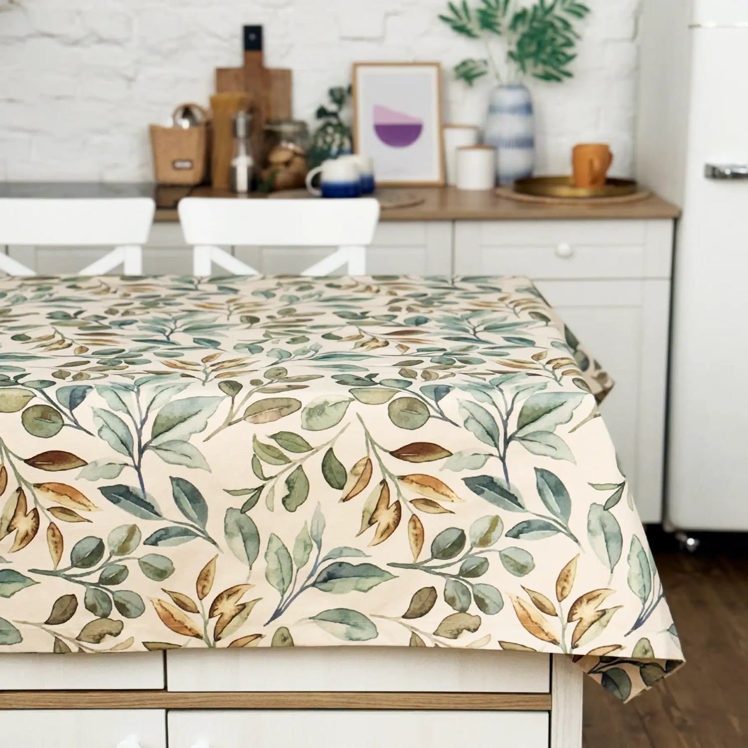Tablecloth with leaf pattern on a kitchen table